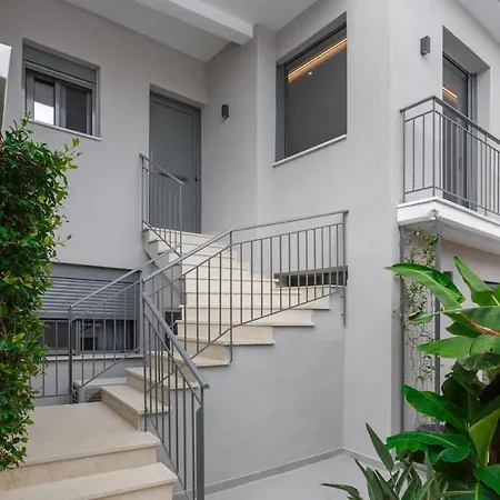 W/king Size Bed Near The Heart Of Apartament Kalamata