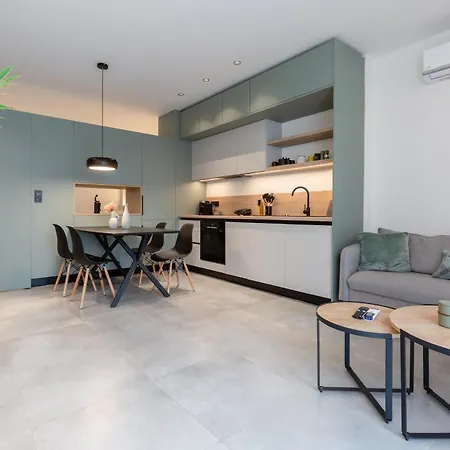 W/king Size Bed Near The Heart Of Apartament