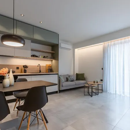 W/king Size Bed Near The Heart Of Apartament *