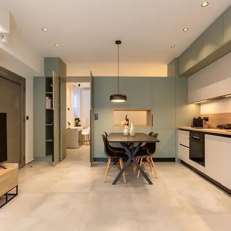 W/king Size Bed Near The Heart Of