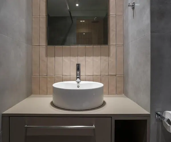 W/king Size Bed Near The Heart Of Apartament *