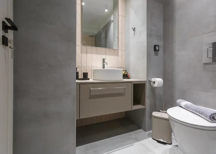 W/king Size Bed Near The Heart Of Apartament Kalamata