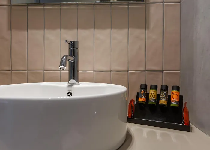 W/king Size Bed Near The Heart Of Apartament