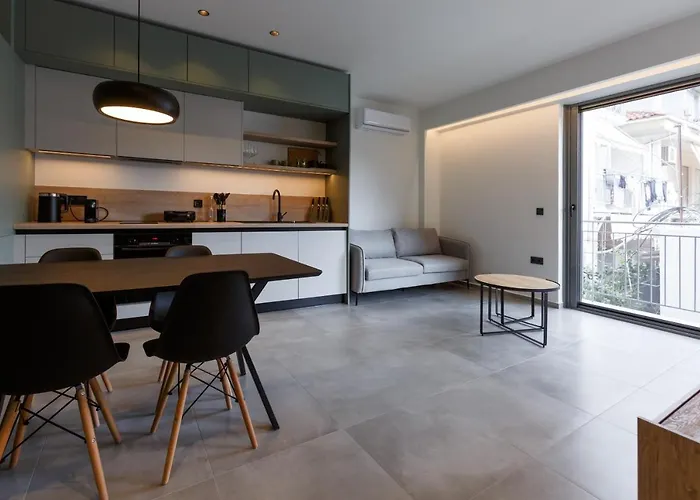 W/king Size Bed Near The Heart Of Apartament Kalamata