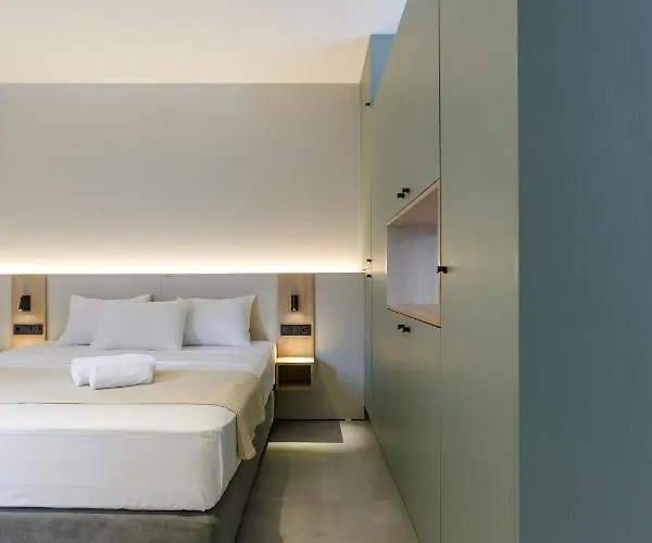 W/king Size Bed Near The Heart Of Kalamata