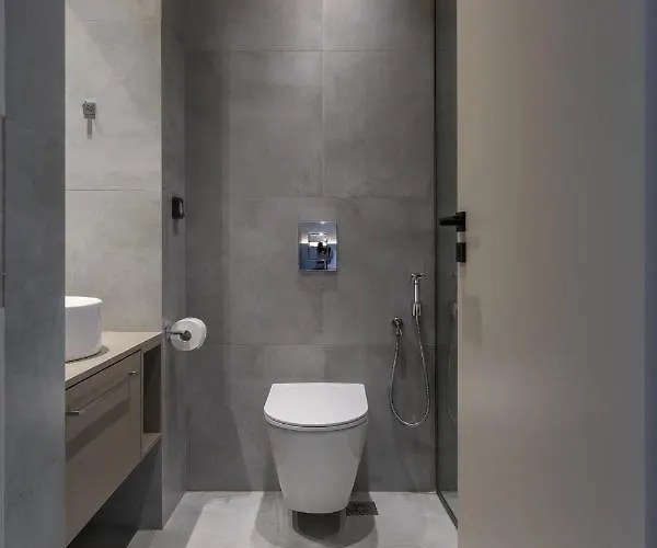 W/king Size Bed Near The Heart Of * Kalamata