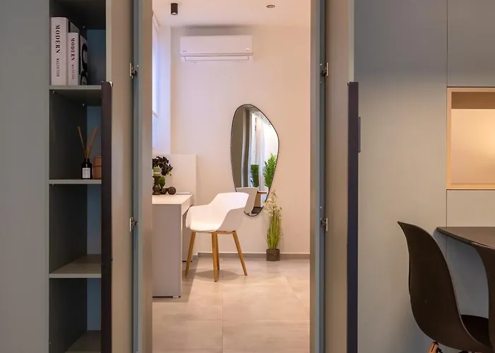 W/king Size Bed Near The Heart Of Kalamata