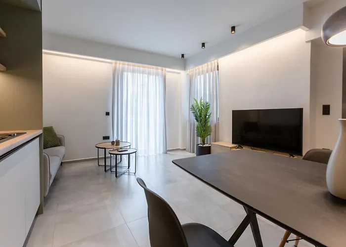 W/king Size Bed Near The Heart Of * Kalamata