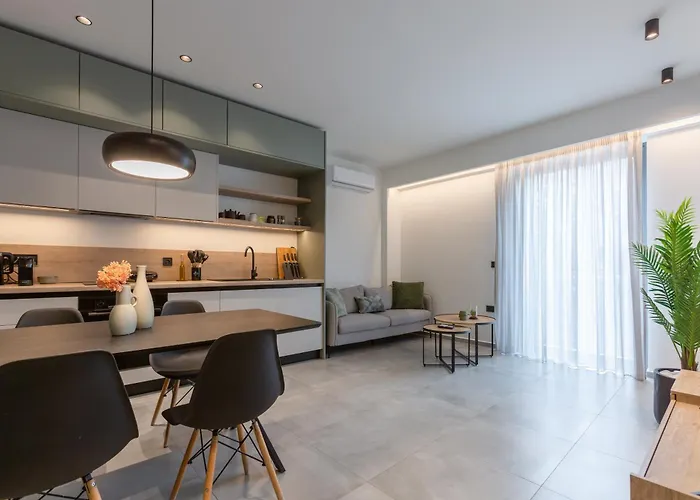 W/king Size Bed Near The Heart Of Apartament *