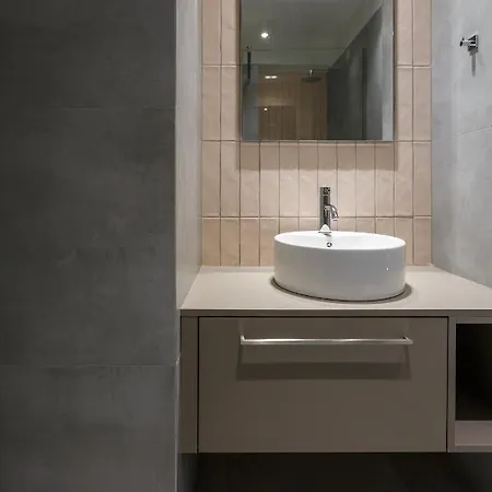 Appartement W/king Size Bed Near The Heart Of