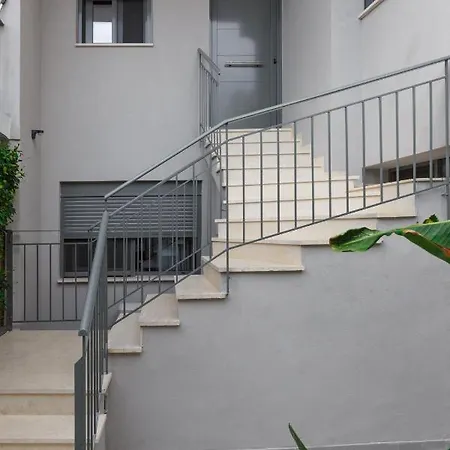 W/king Size Bed Near The Heart Of Kalamata