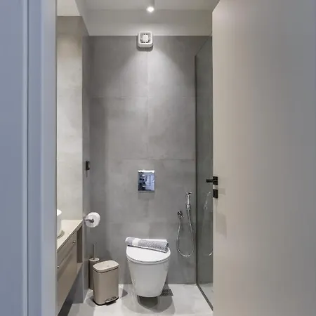 Διαμέρισμα W/king Size Bed Near The Heart Of