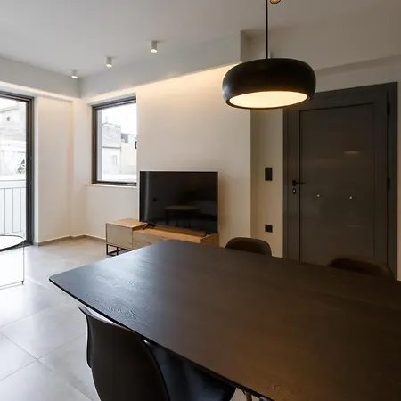 W/king Size Bed Near The Heart Of Kalamata