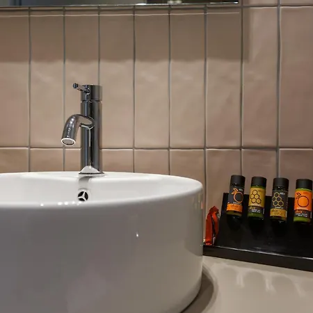 W/king Size Bed Near The Heart Of Διαμέρισμα