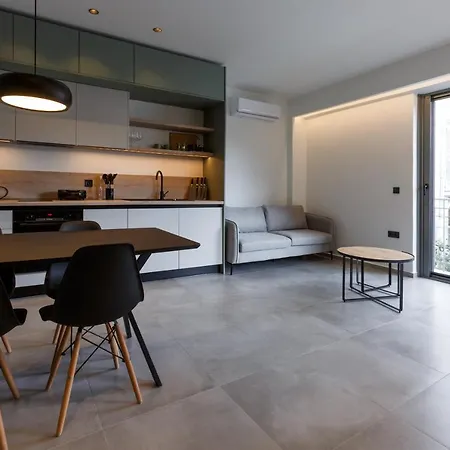 W/king Size Bed Near The Heart Of Διαμέρισμα Καλαμάτα