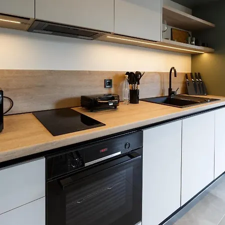 Appartement W/king Size Bed Near The Heart Of *