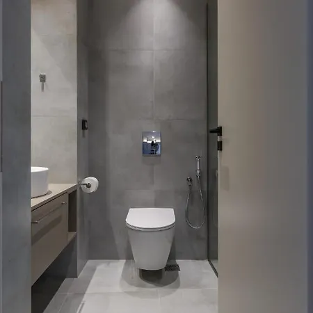 W/king Size Bed Near The Heart Of * Kalamata