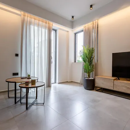 W/king Size Bed Near The Heart Of Διαμέρισμα Καλαμάτα