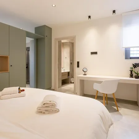 W/king Size Bed Near The Heart Of Καλαμάτα