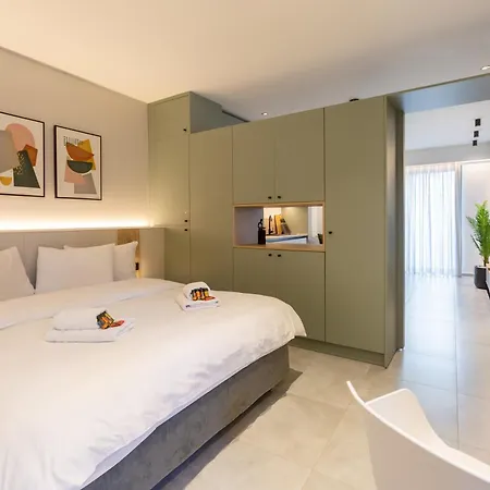 Appartement W/king Size Bed Near The Heart Of *