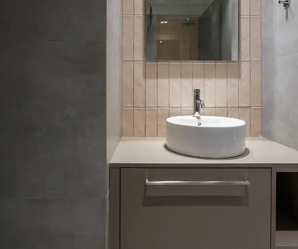 아파트 W/king Size Bed Near The Heart Of