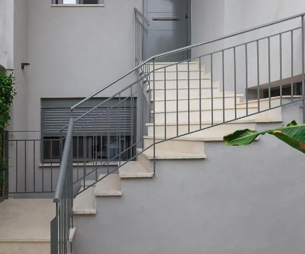 W/king Size Bed Near The Heart Of 칼라마타