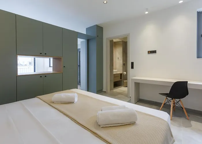 W/king Size Bed Near The Heart Of