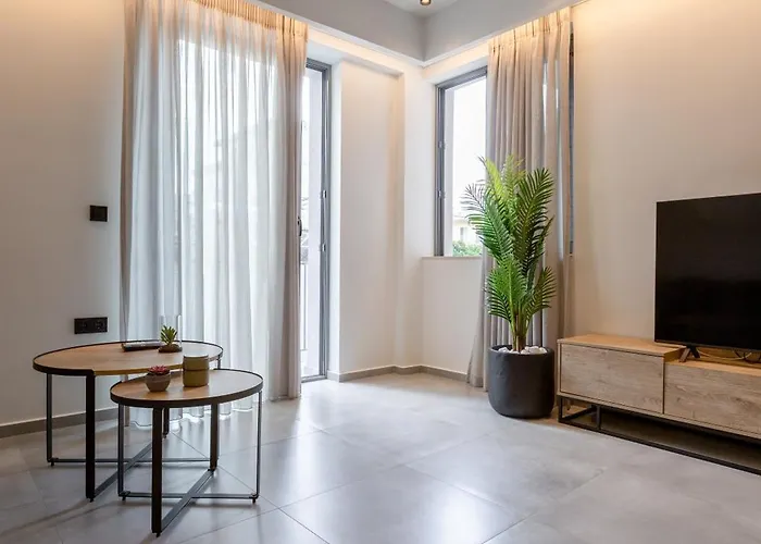 W/king Size Bed Near The Heart Of アパート カラマタ