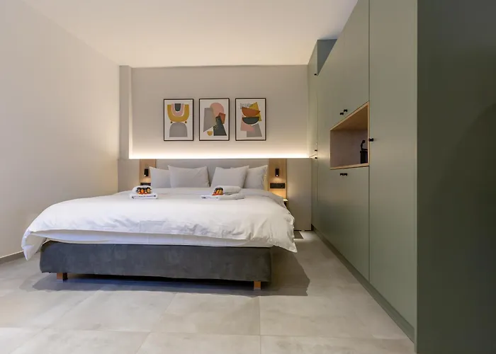 W/king Size Bed Near The Heart Of *