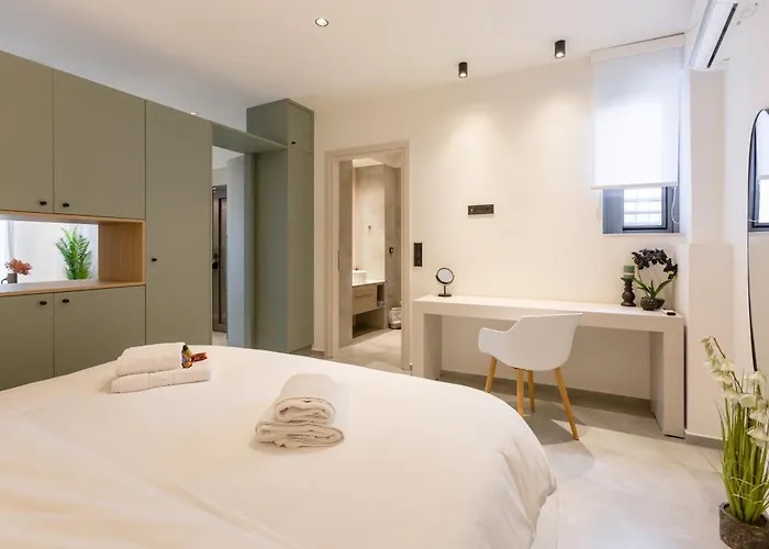 W/king Size Bed Near The Heart Of 칼라마타