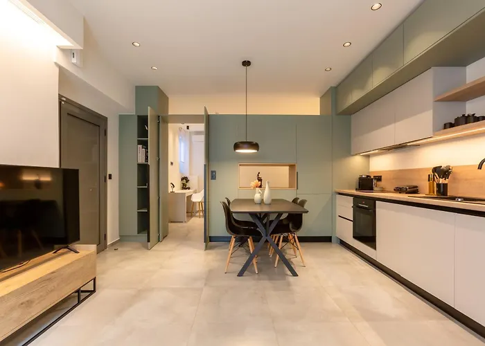 W/king Size Bed Near The Heart Of